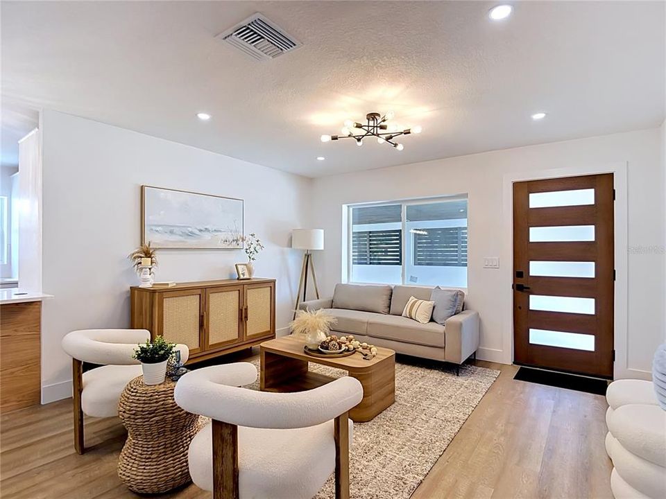 Activo con contrato: $569,000 (3 camas, 2 baños, 1523 Pies cuadrados)
