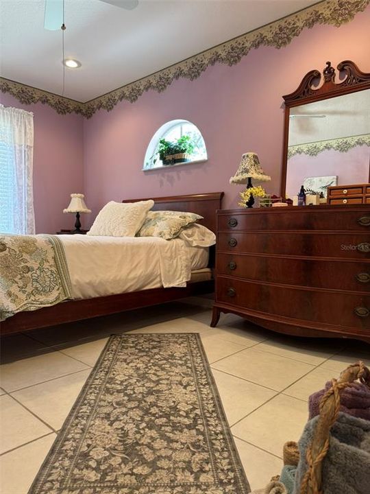 На продажу: $599,000 (4 спален, 2 ванн, 1989 Квадратных фут)