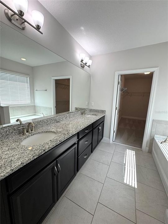 For Rent: $3,800 (5 beds, 4 baths, 2840 Square Feet)