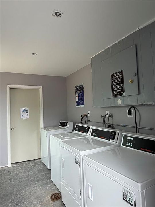 For Sale: $349,000 (1 beds, 1 baths, 480 Square Feet)