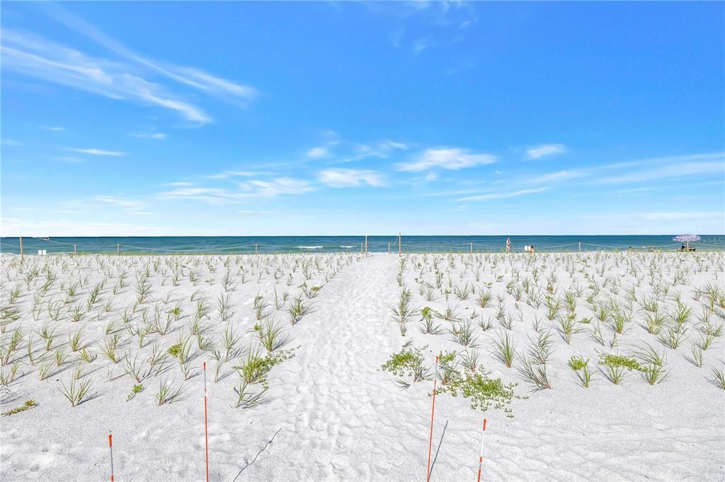 For Sale: $349,000 (1 beds, 1 baths, 480 Square Feet)