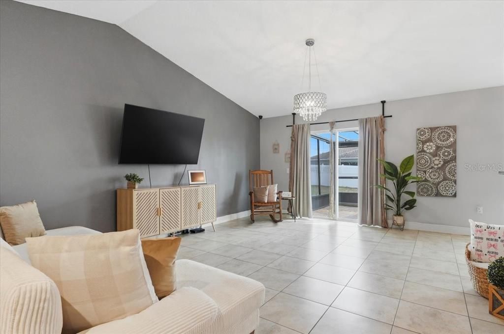 For Sale: $239,900 (3 beds, 2 baths, 1263 Square Feet)