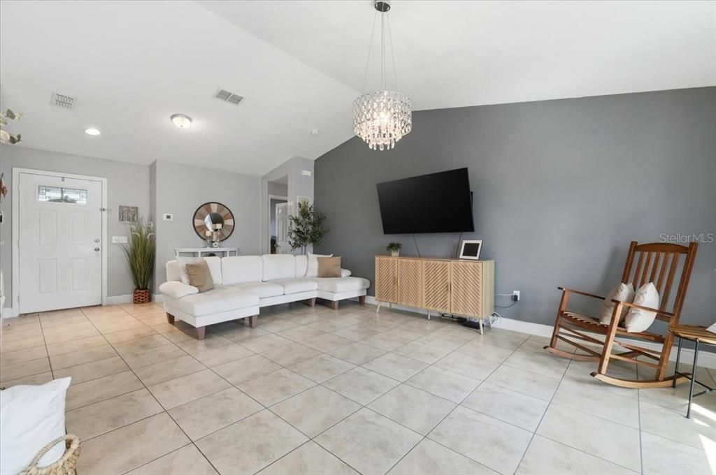 For Sale: $239,900 (3 beds, 2 baths, 1263 Square Feet)