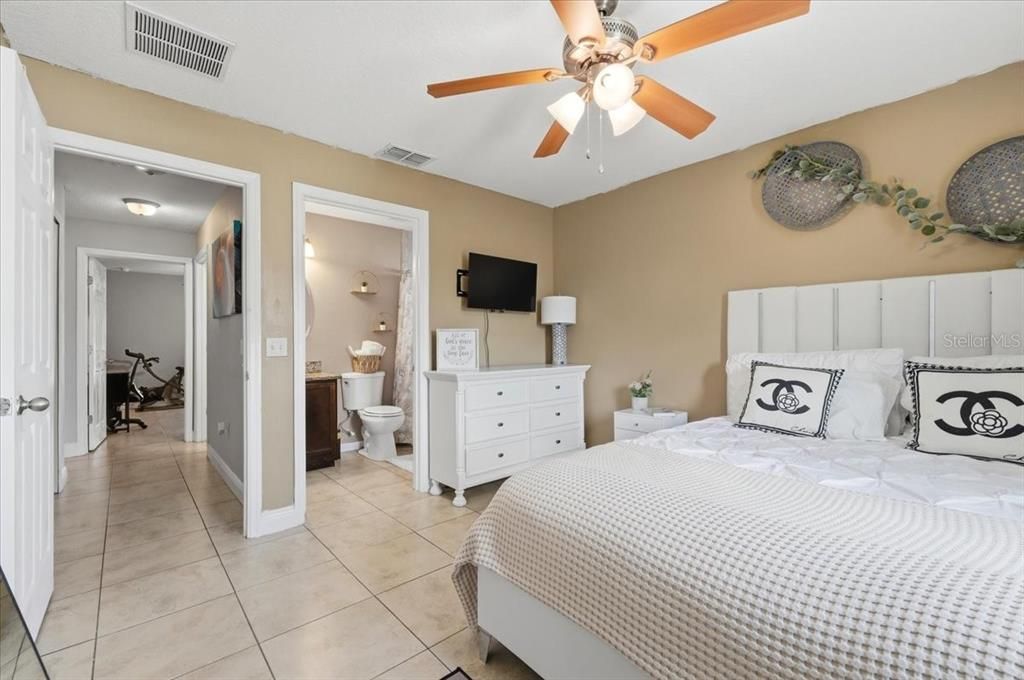 For Sale: $239,900 (3 beds, 2 baths, 1263 Square Feet)