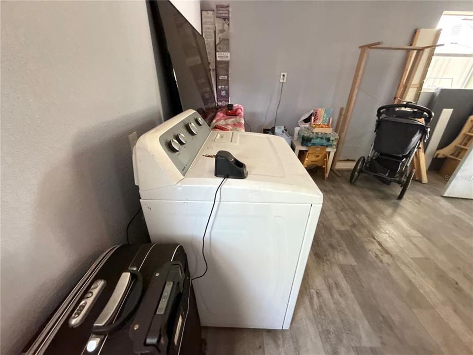 На продажу: $205,000 (2 спален, 1 ванн, 682 Квадратных фут)