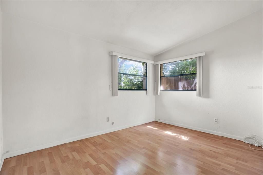 For Sale: $391,900 (4 beds, 2 baths, 1696 Square Feet)