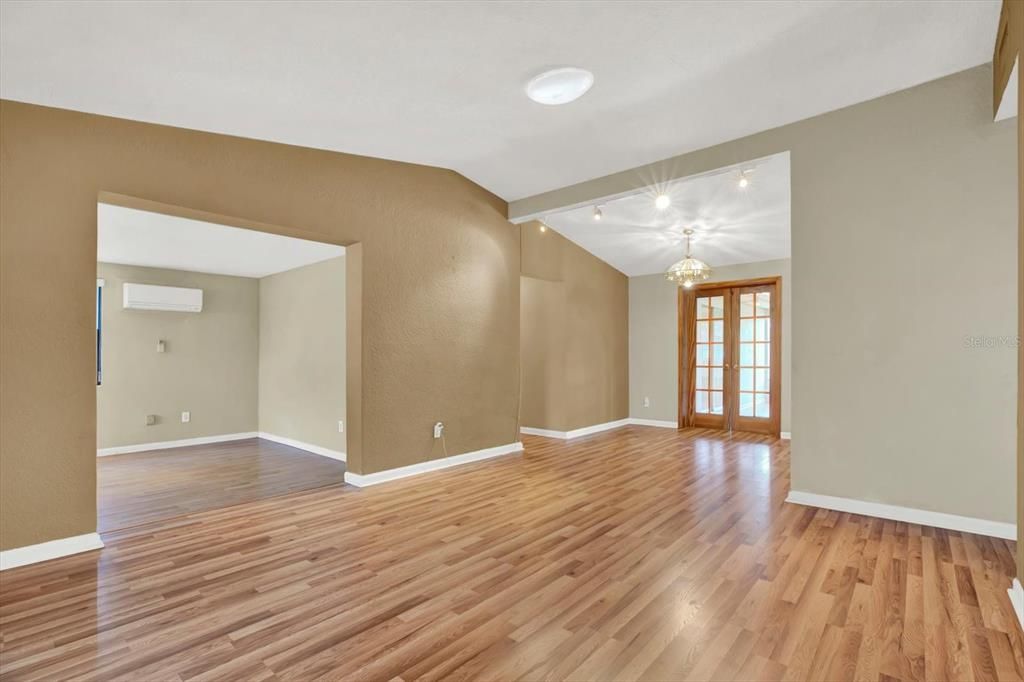 For Sale: $391,900 (4 beds, 2 baths, 1696 Square Feet)