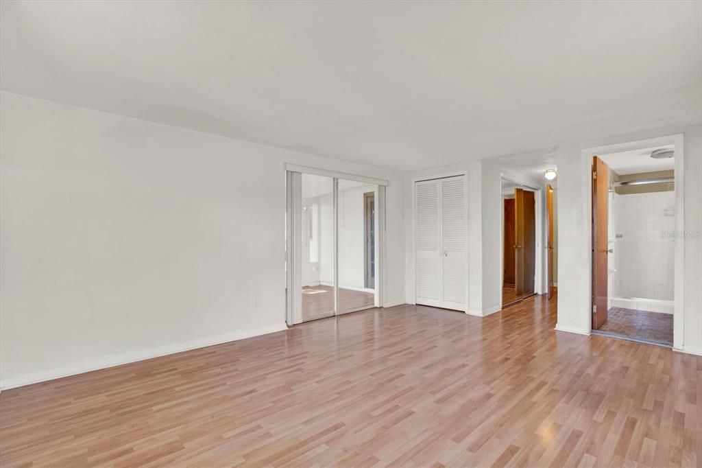 For Sale: $391,900 (4 beds, 2 baths, 1696 Square Feet)