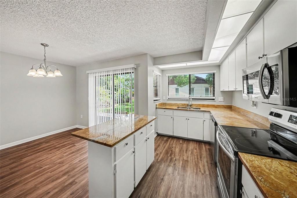 For Sale: $279,900 (3 beds, 2 baths, 1359 Square Feet)