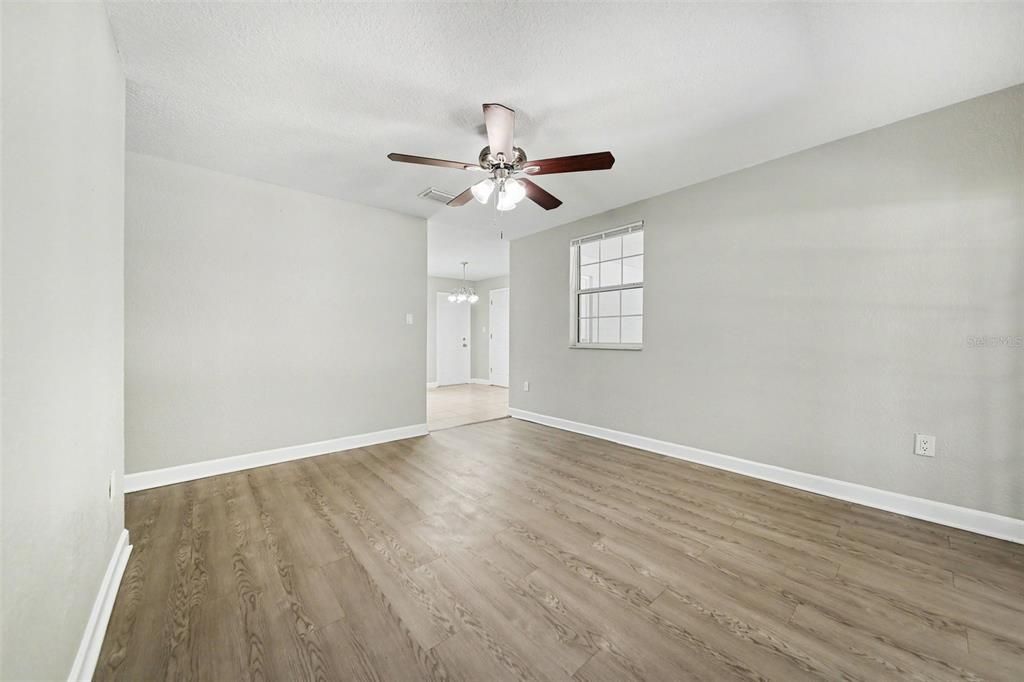 For Sale: $229,900 (3 beds, 1 baths, 1010 Square Feet)
