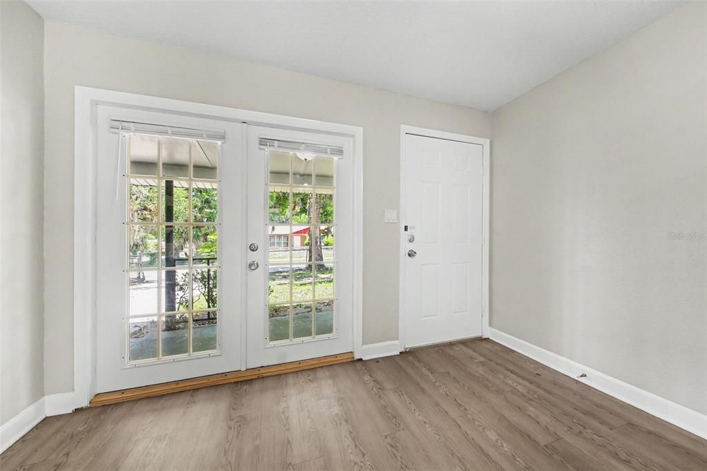 For Sale: $229,900 (3 beds, 1 baths, 1010 Square Feet)