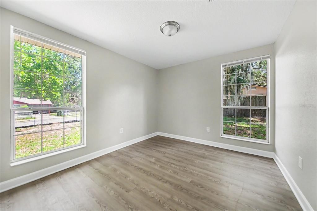 For Sale: $229,900 (3 beds, 1 baths, 1010 Square Feet)