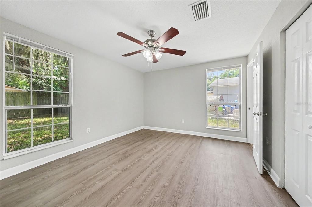 For Sale: $229,900 (3 beds, 1 baths, 1010 Square Feet)