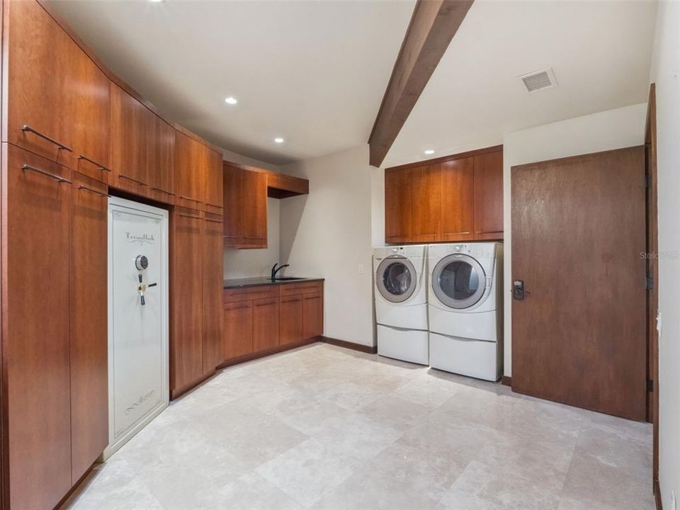 For Sale: $6,498,000 (5 beds, 5 baths, 8138 Square Feet)