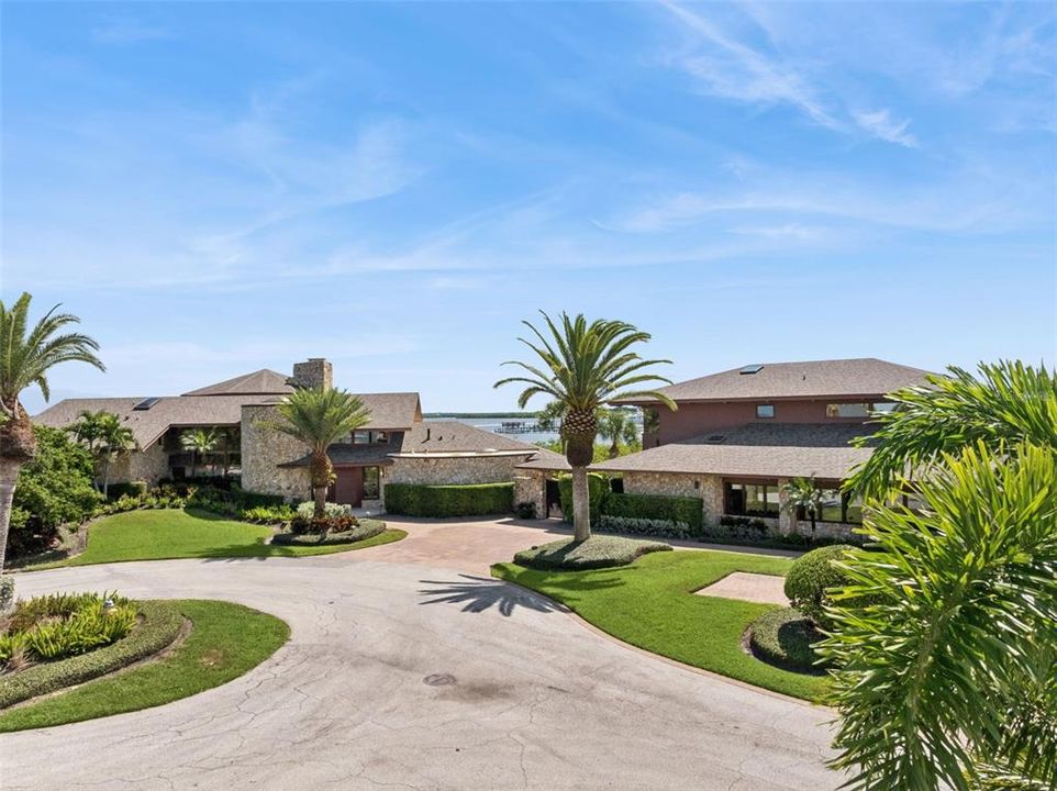 For Sale: $6,498,000 (5 beds, 5 baths, 8138 Square Feet)