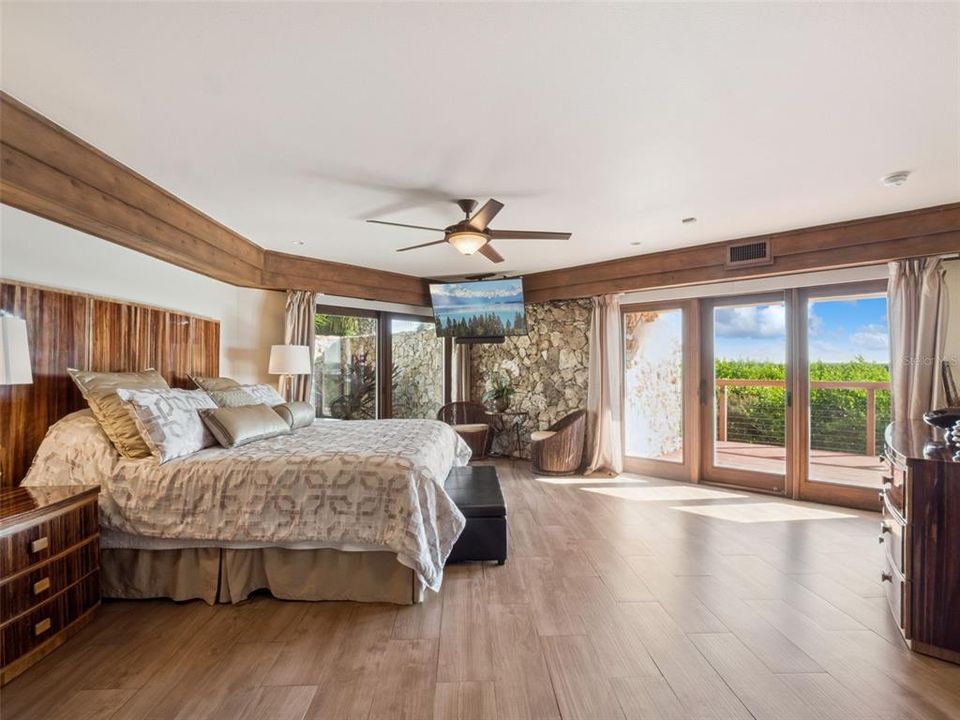 For Sale: $6,498,000 (5 beds, 5 baths, 8138 Square Feet)