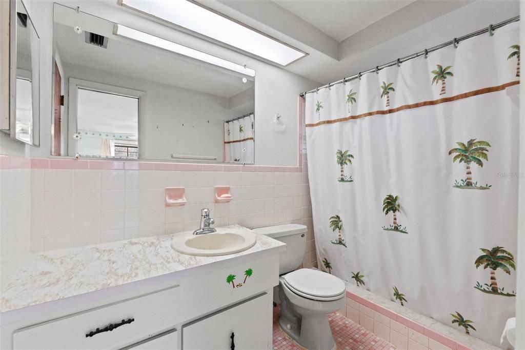 Activo con contrato: $220,000 (2 camas, 2 baños, 1415 Pies cuadrados)