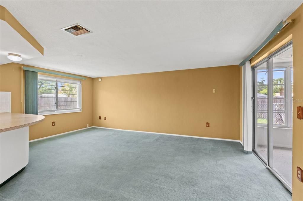 Activo con contrato: $220,000 (2 camas, 2 baños, 1415 Pies cuadrados)