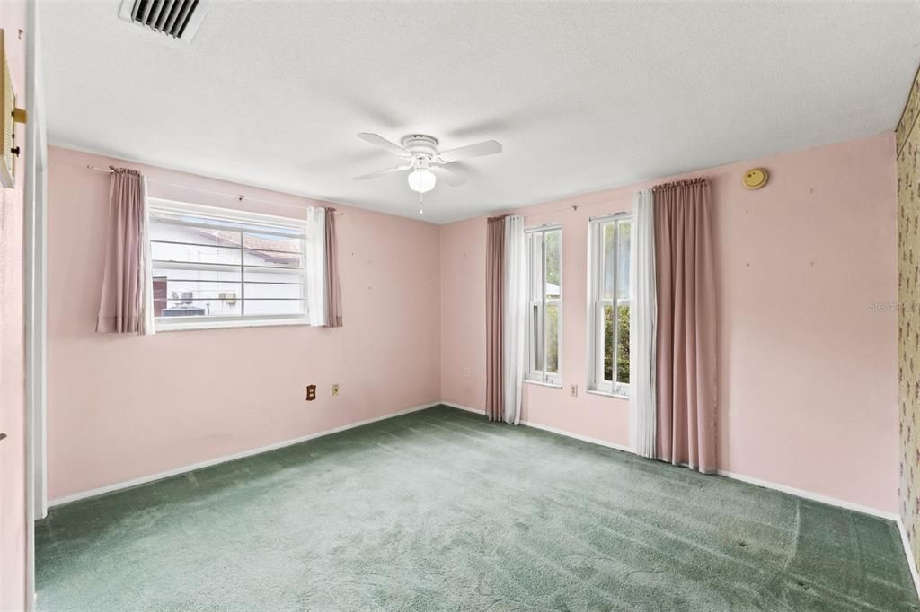 Activo con contrato: $220,000 (2 camas, 2 baños, 1415 Pies cuadrados)