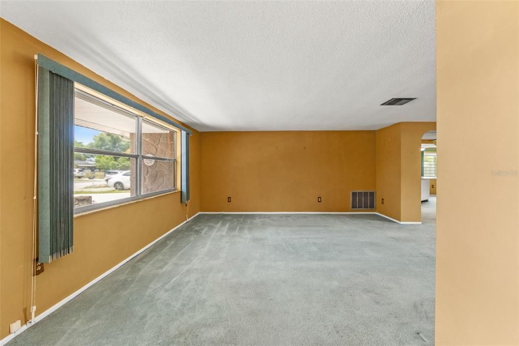 Activo con contrato: $220,000 (2 camas, 2 baños, 1415 Pies cuadrados)