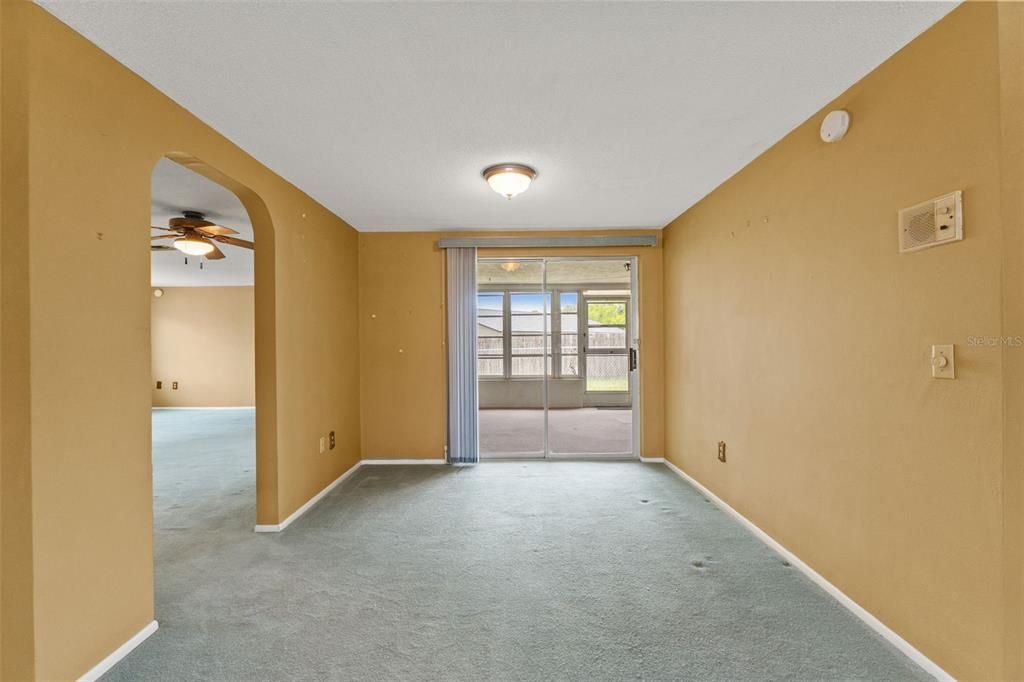 Activo con contrato: $220,000 (2 camas, 2 baños, 1415 Pies cuadrados)