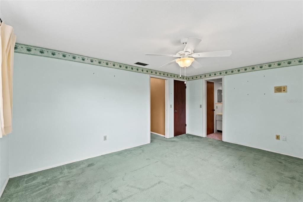Activo con contrato: $220,000 (2 camas, 2 baños, 1415 Pies cuadrados)
