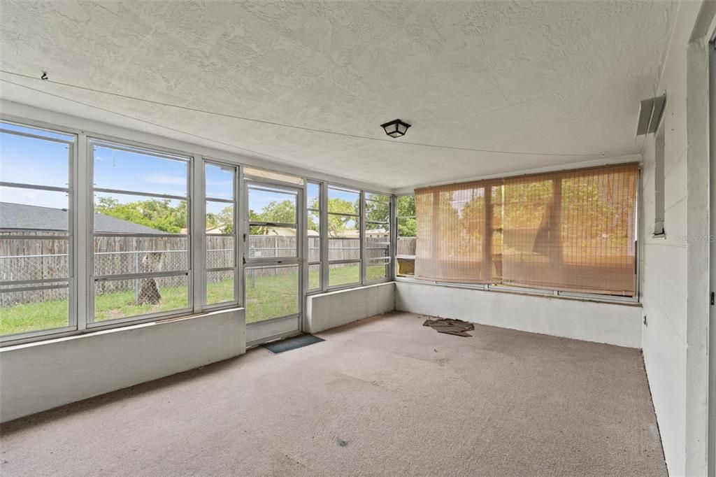 Activo con contrato: $220,000 (2 camas, 2 baños, 1415 Pies cuadrados)