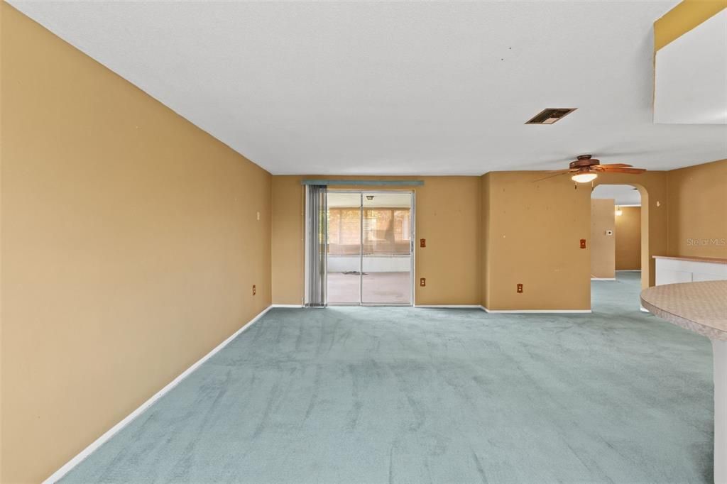 Activo con contrato: $220,000 (2 camas, 2 baños, 1415 Pies cuadrados)
