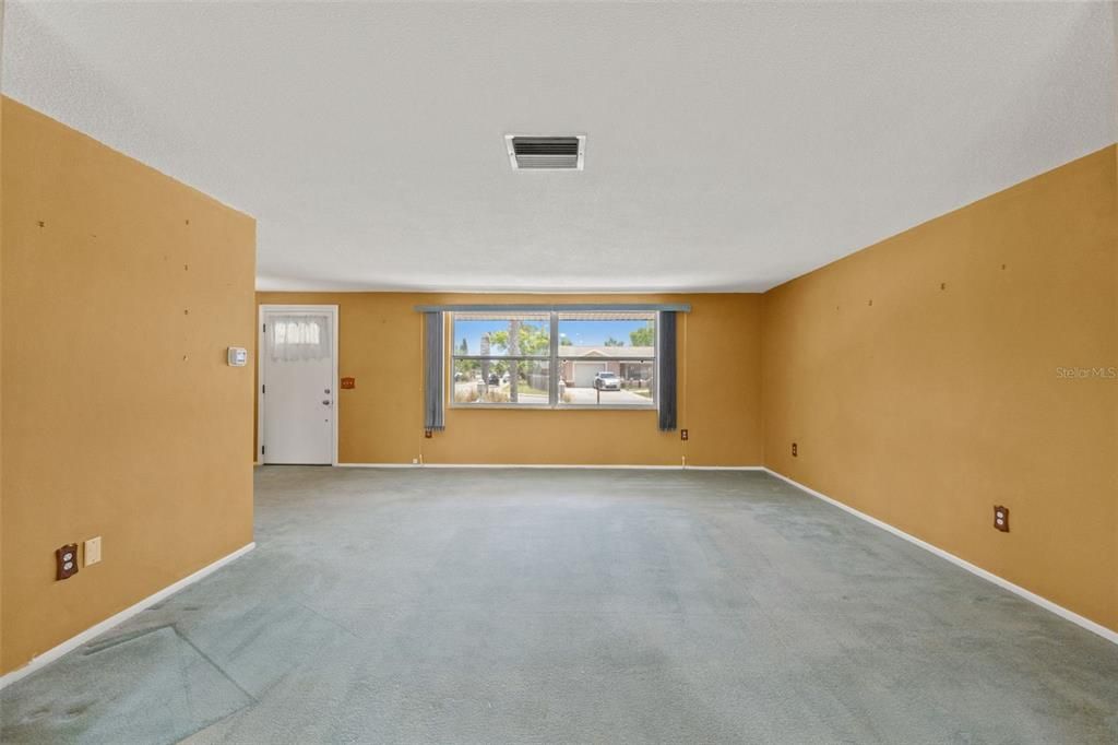 Activo con contrato: $220,000 (2 camas, 2 baños, 1415 Pies cuadrados)