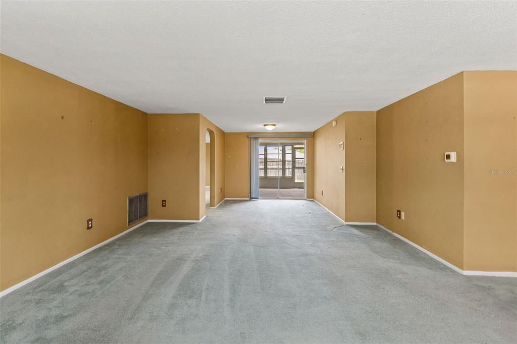Activo con contrato: $220,000 (2 camas, 2 baños, 1415 Pies cuadrados)