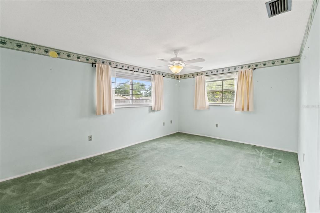 Activo con contrato: $220,000 (2 camas, 2 baños, 1415 Pies cuadrados)