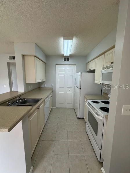 В аренду: $1,300 (1 спален, 1 ванн, 733 Квадратных фут)