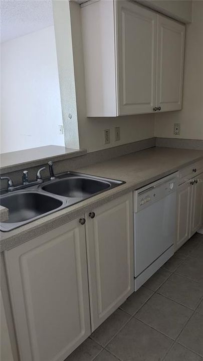 В аренду: $1,300 (1 спален, 1 ванн, 733 Квадратных фут)