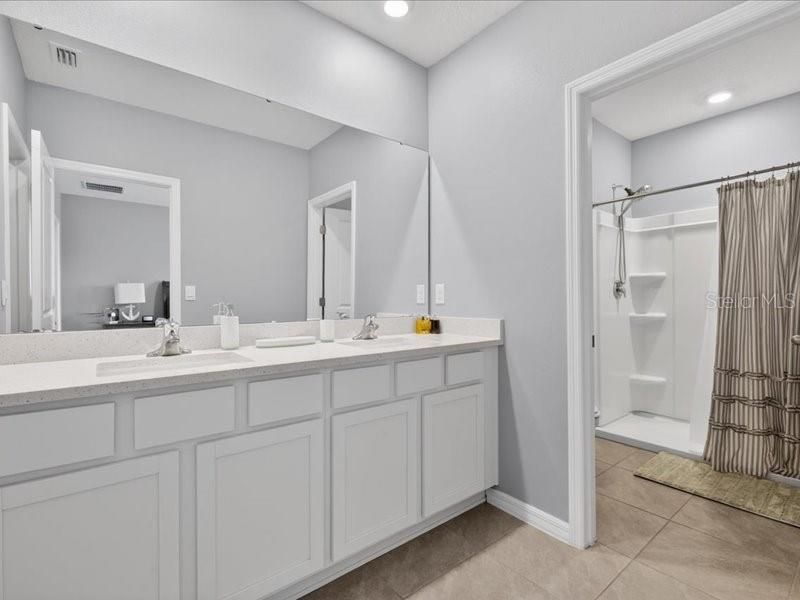 На продажу: $325,000 (3 спален, 2 ванн, 1802 Квадратных фут)