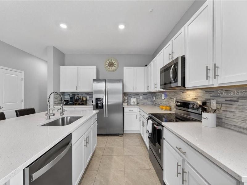 На продажу: $325,000 (3 спален, 2 ванн, 1802 Квадратных фут)