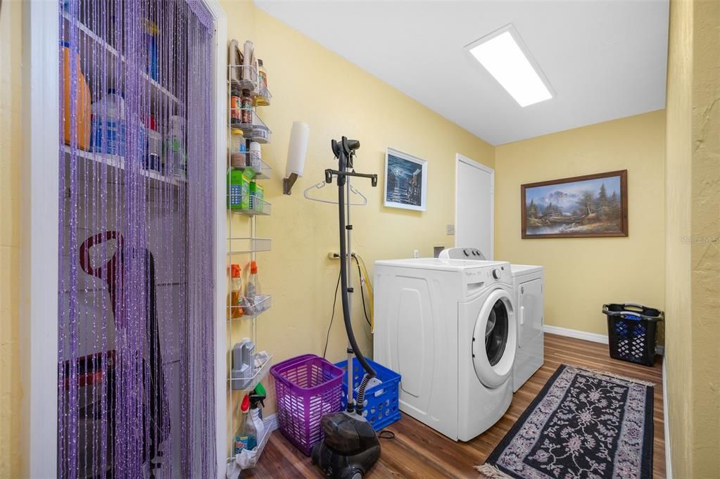 For Sale: $499,000 (2 beds, 2 baths, 1900 Square Feet)