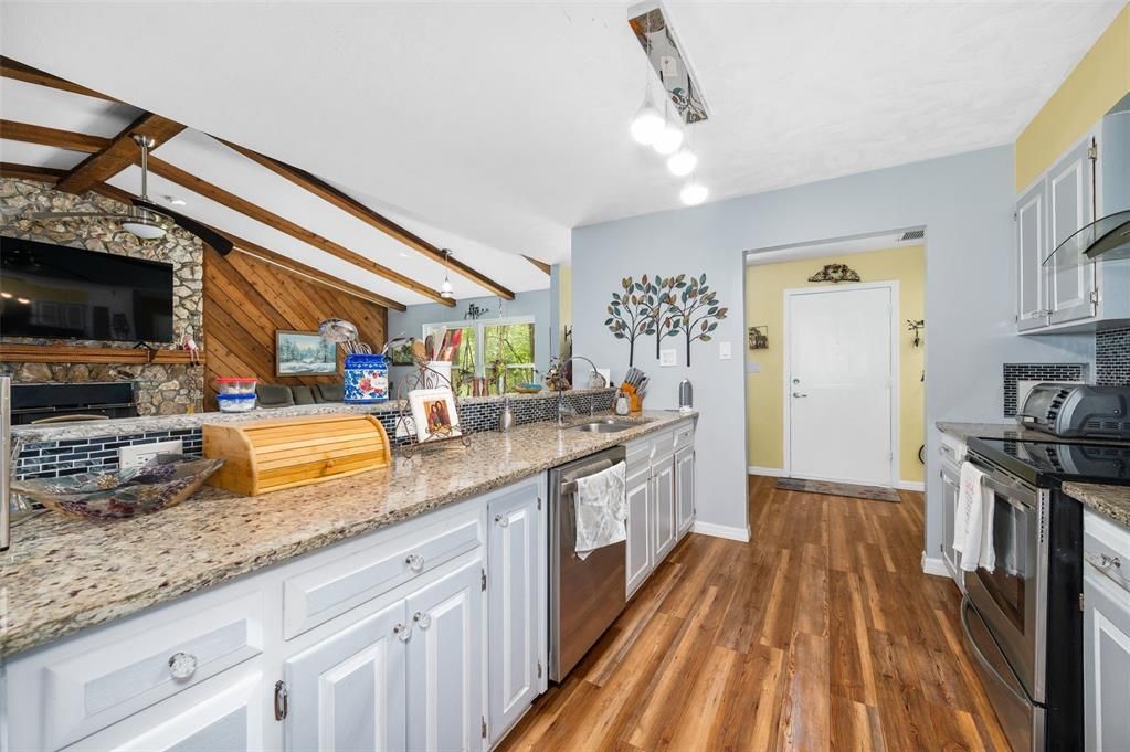 For Sale: $499,000 (2 beds, 2 baths, 1900 Square Feet)
