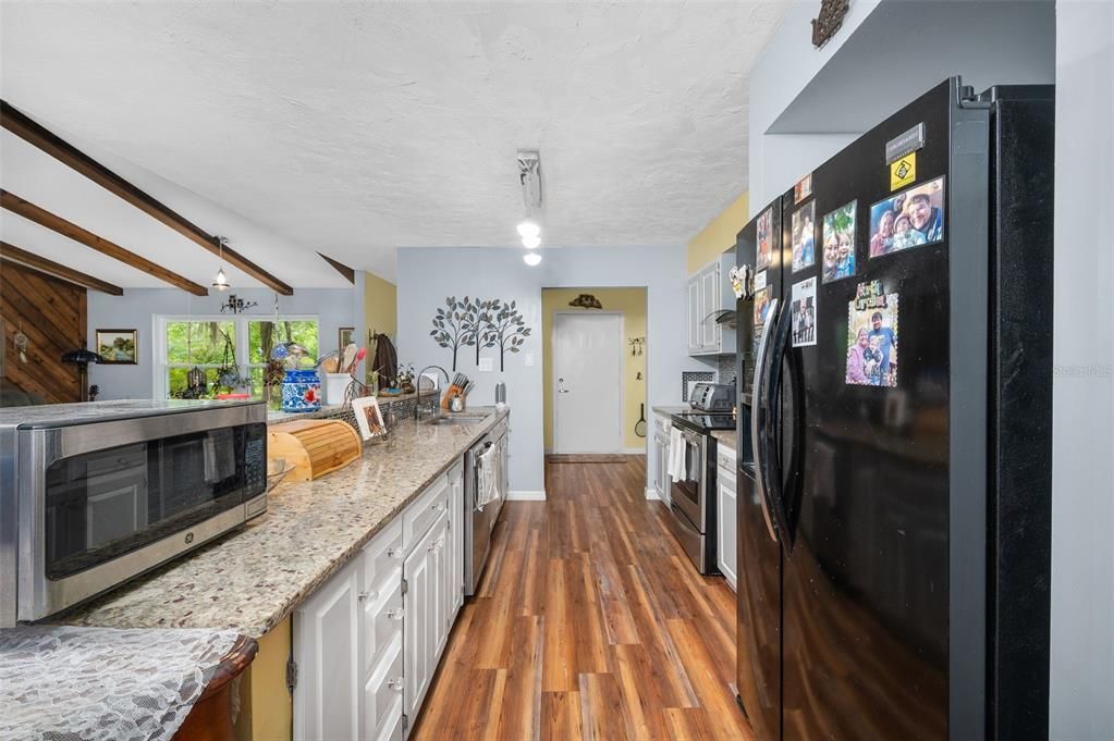 For Sale: $499,000 (2 beds, 2 baths, 1900 Square Feet)
