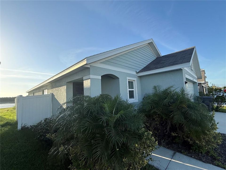 For Rent: $2,100 (3 beds, 2 baths, 1516 Square Feet)