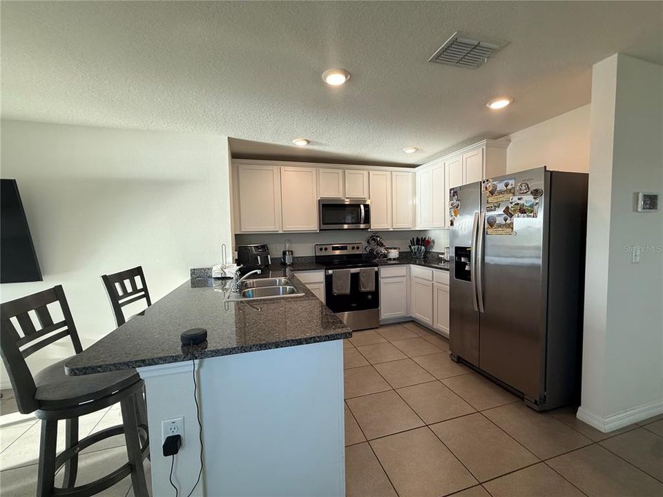 For Rent: $2,100 (3 beds, 2 baths, 1516 Square Feet)