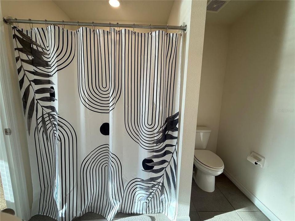 For Rent: $2,100 (3 beds, 2 baths, 1516 Square Feet)