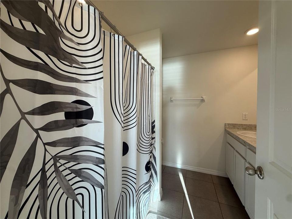 For Rent: $2,100 (3 beds, 2 baths, 1516 Square Feet)