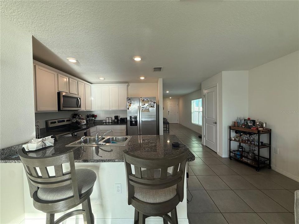 For Rent: $2,100 (3 beds, 2 baths, 1516 Square Feet)