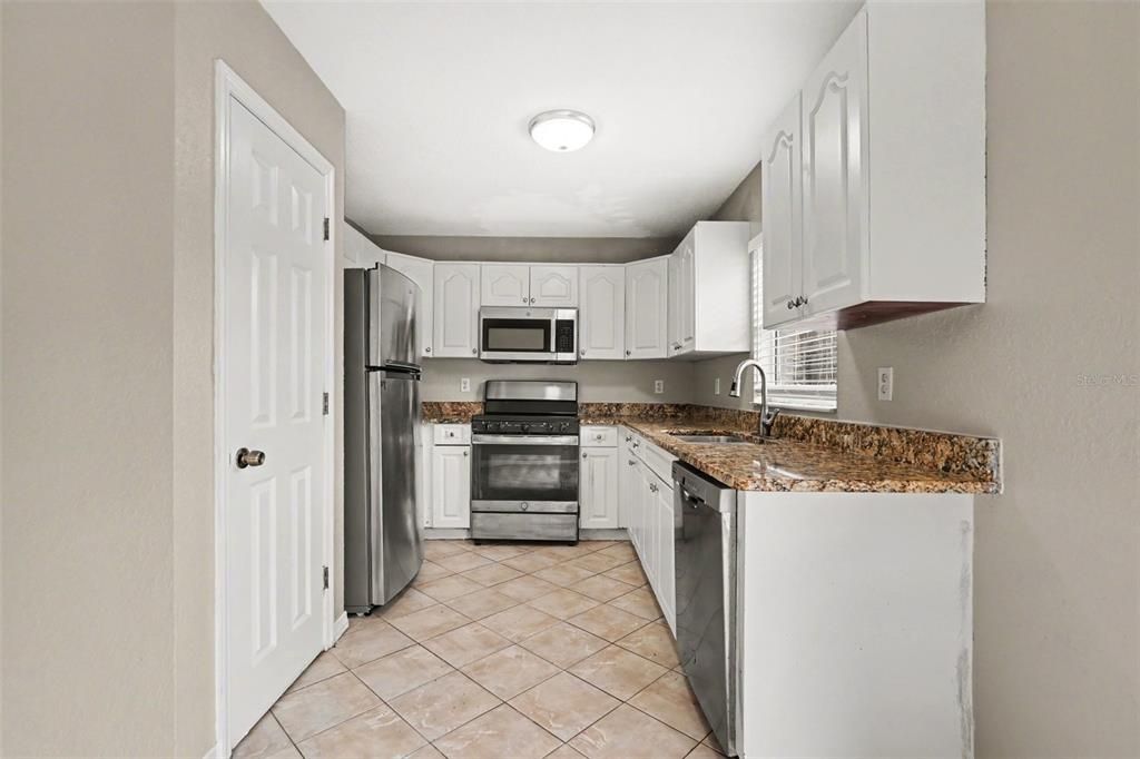 For Sale: $324,900 (3 beds, 2 baths, 1129 Square Feet)