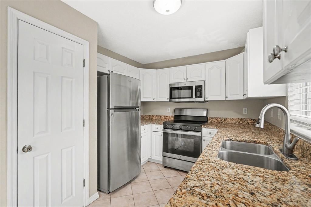 For Sale: $324,900 (3 beds, 2 baths, 1129 Square Feet)