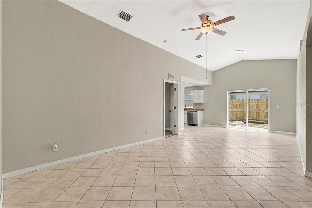 For Sale: $324,900 (3 beds, 2 baths, 1129 Square Feet)