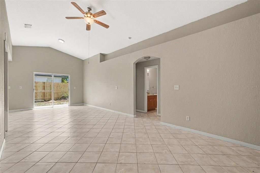 For Sale: $324,900 (3 beds, 2 baths, 1129 Square Feet)