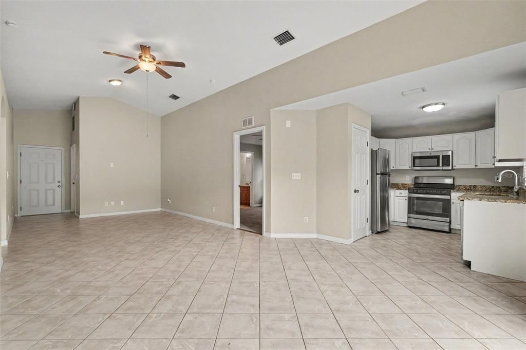 For Sale: $324,900 (3 beds, 2 baths, 1129 Square Feet)