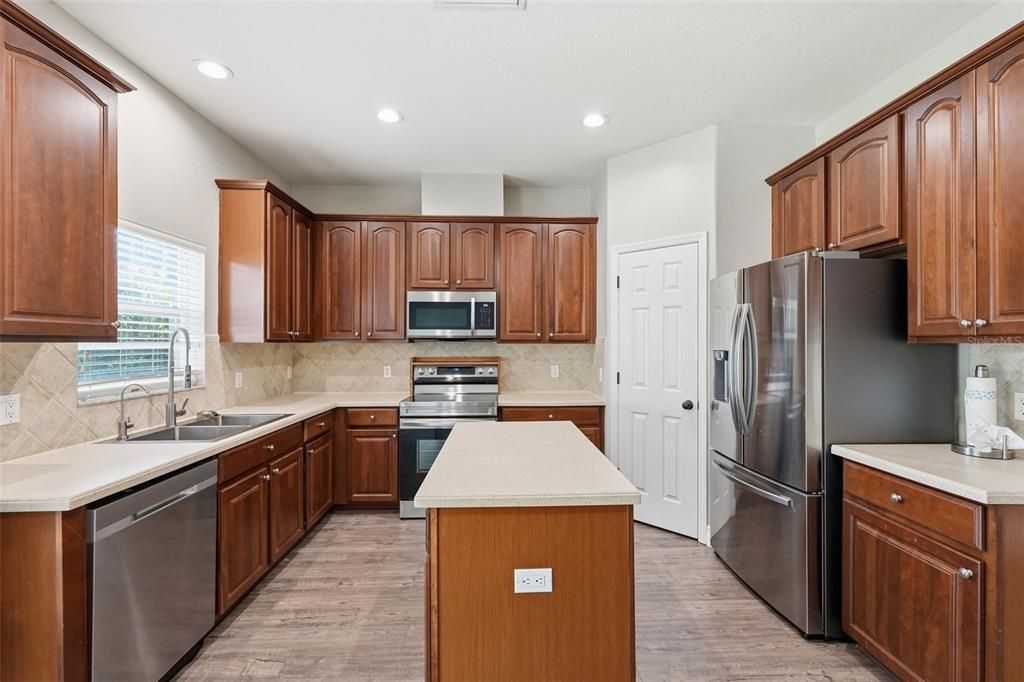 En Venta: $574,900 (5 camas, 3 baños, 2652 Pies cuadrados)