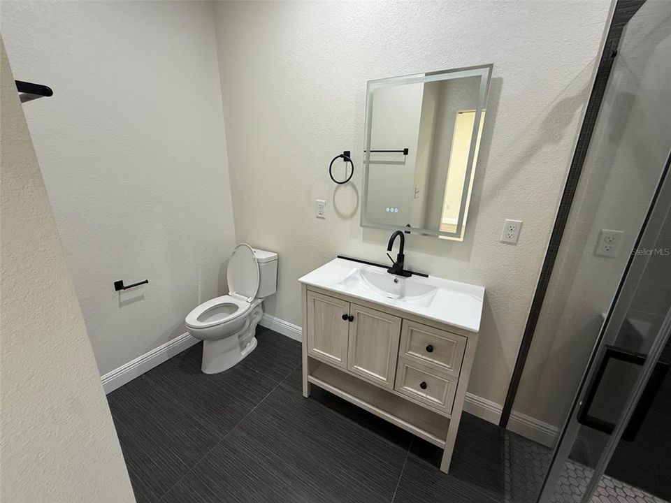 Activo con contrato: $275,000 (3 camas, 2 baños, 1508 Pies cuadrados)